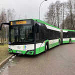Autobus przegubowy Solaris zadysponowany w linii 3 stojący na pętli przy ul. Wiślanej.